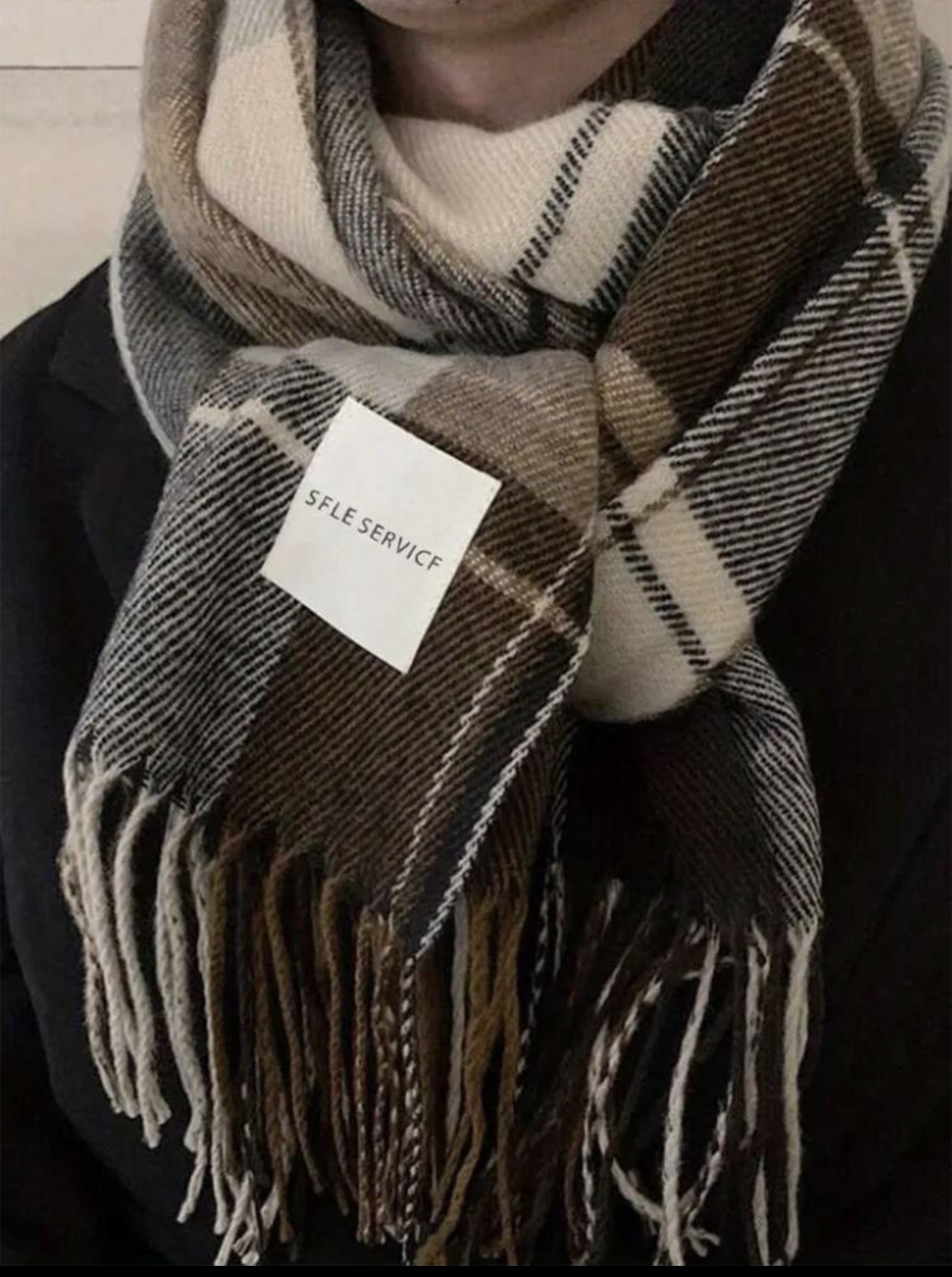 Elegant and Cozy Men Plaid Scarf