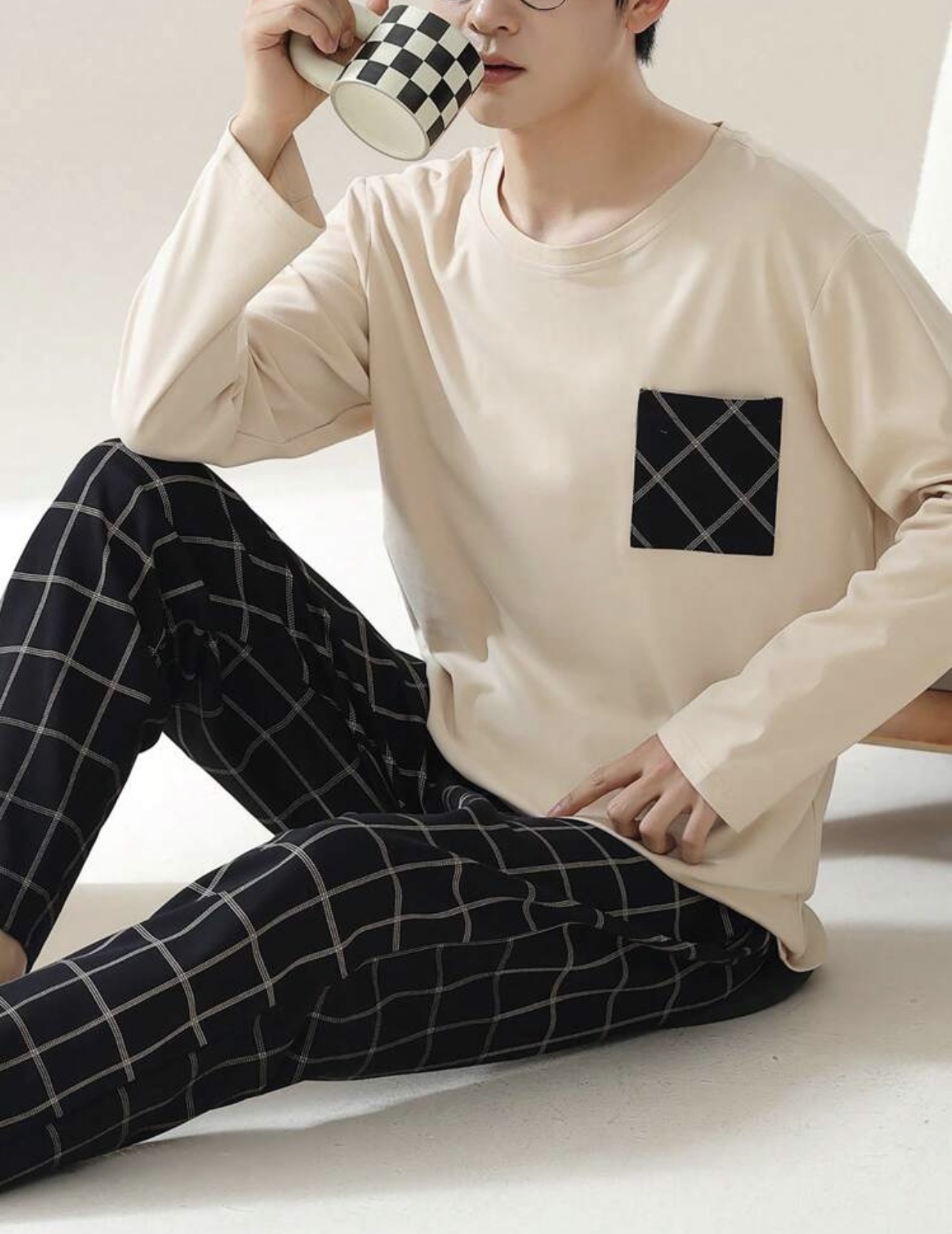2pcs Men  Casual Loose Fit Round Neck Long Sleeve Top And Plaid Patchwork Pants Homewear Set